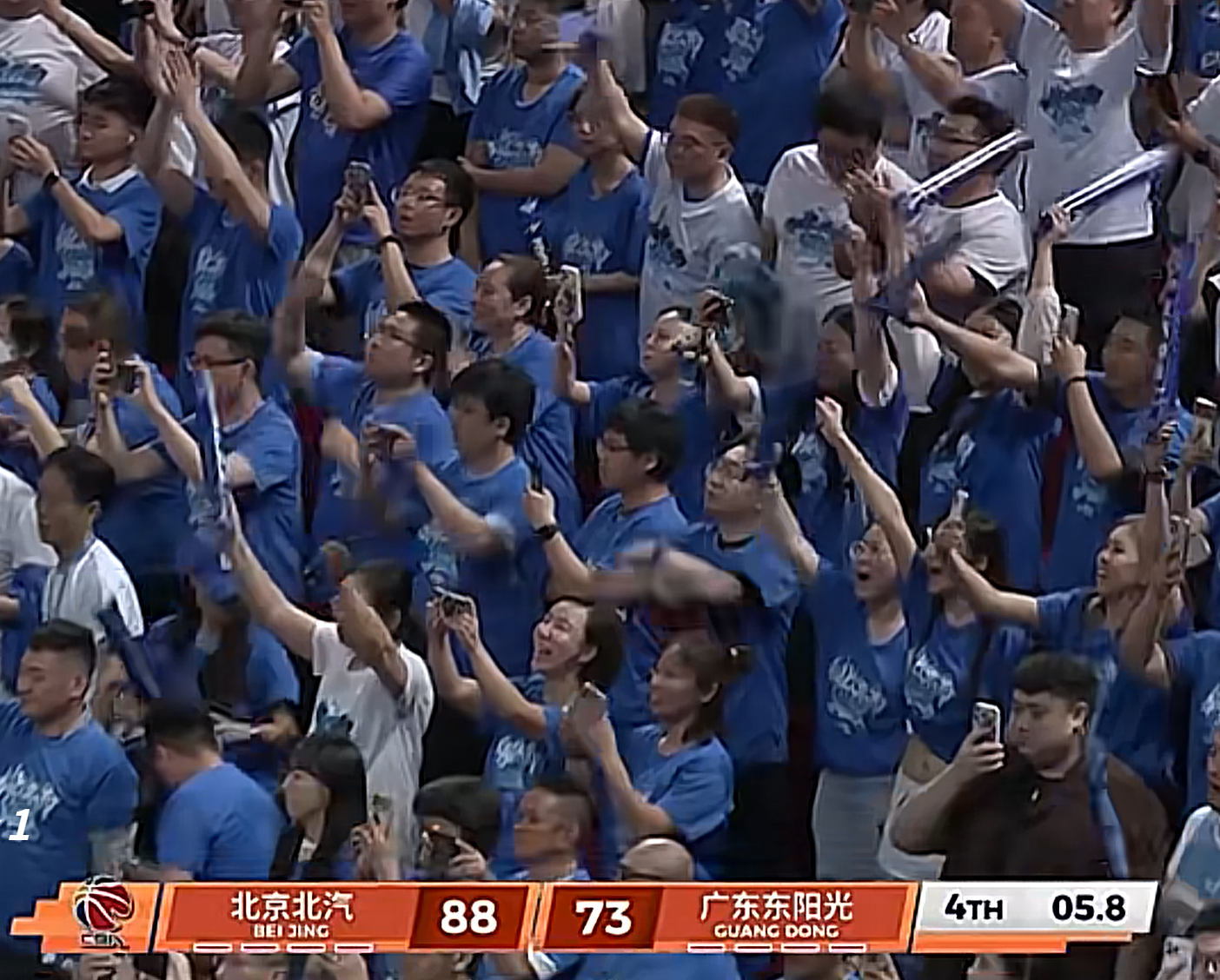 误判？篮球专家：杰曼3+2应无效，同时，还要吹周琦犯规！